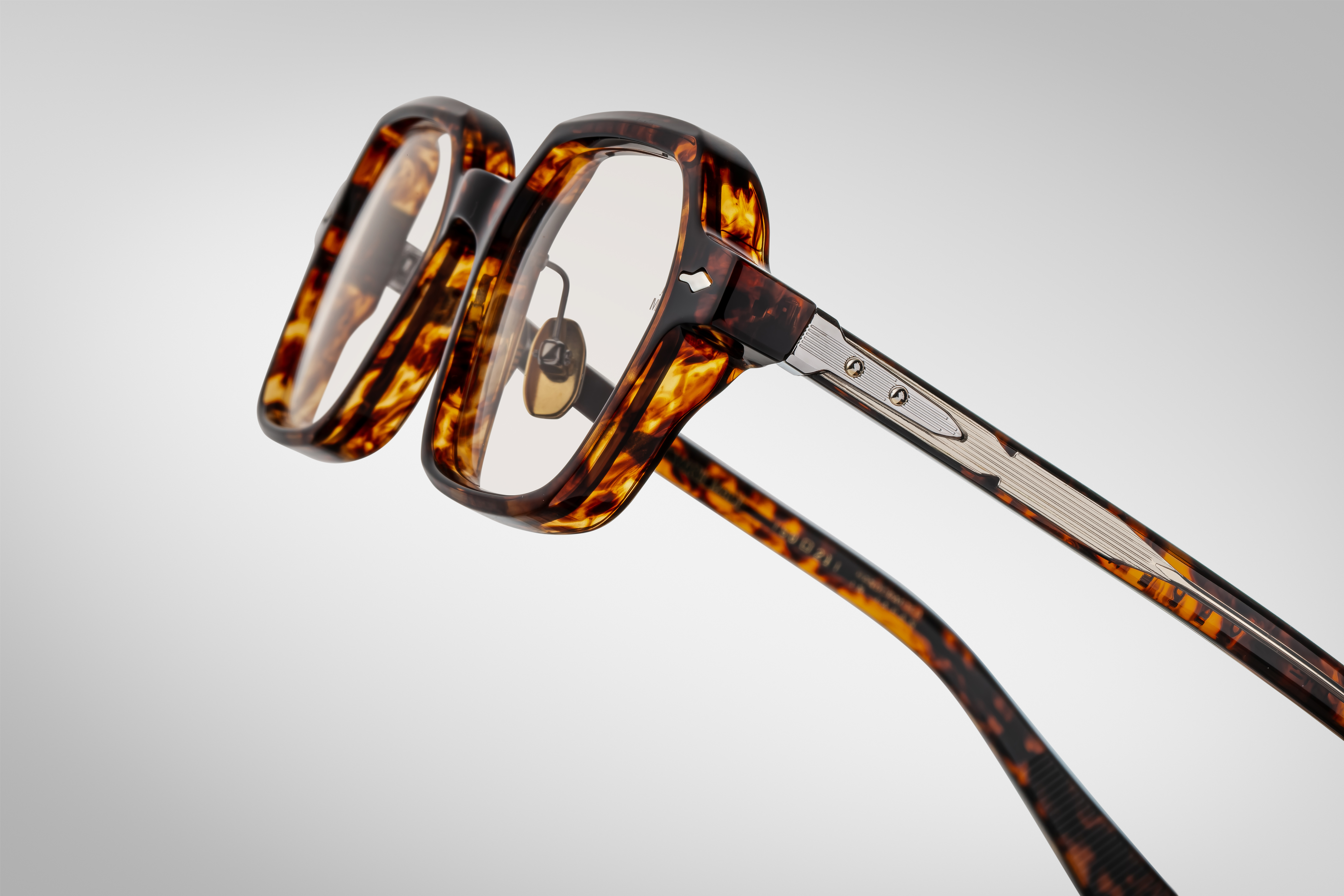 HOLDEN – Jacques Marie Mage